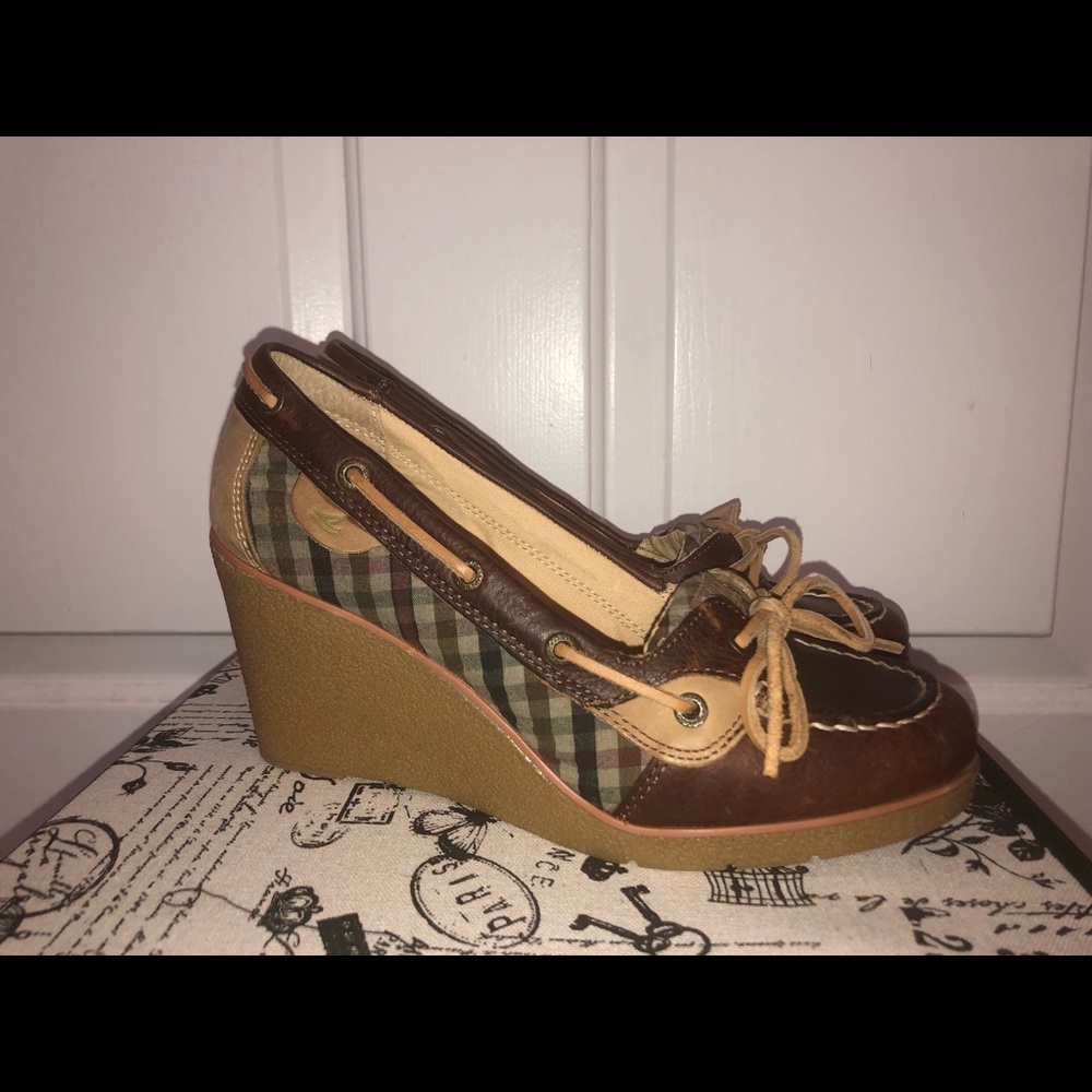 Brown leather Sperry wedge